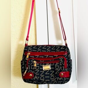 Crossbody bag nylon fabric. Washable and lightweight.